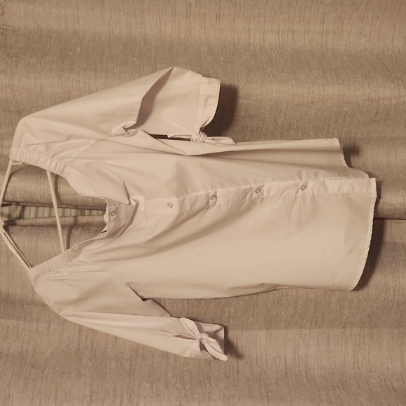 White button back off the shoulder blouse - Picture 5 of 5